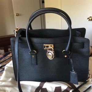 TRADE**Micheal Kors purse